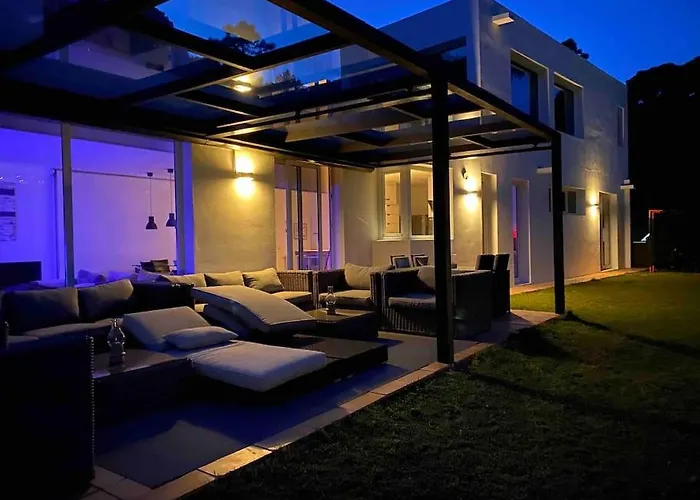 Casa Y Loft Minimalista, Jardin Y Parking Privado Gerona