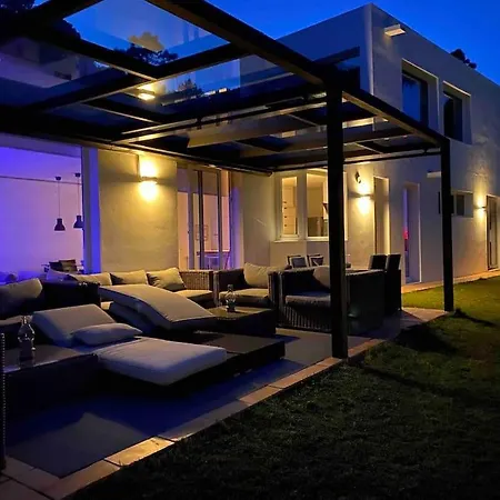 Casa Y Loft Minimalista, Jardin Y Parking Privado Girona