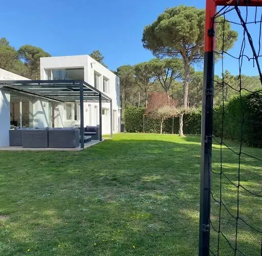 Casa Y Loft Minimalista, Jardin Y Parking Privado Girona